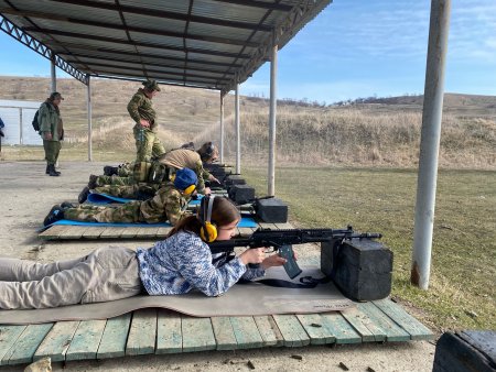 Ставропольская молодежь учится обращаться с оружием при поддержке ДОСААФ России