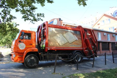 В Ставрополе мусоровозы превратили в картинные галереи