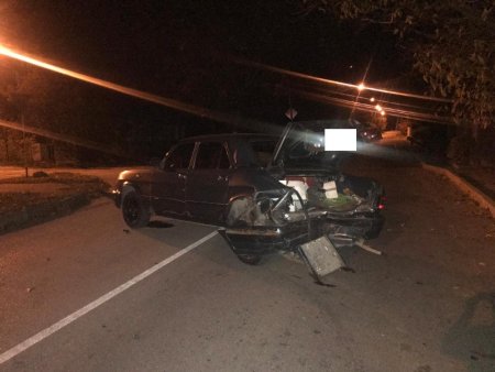 Пьяный водитель в Ессентуках протаранил припаркованный автомобиль