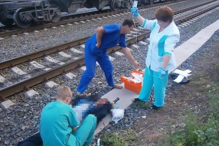 Попытка запрыгнуть в уходящий поезд на станции Кавказская закончилась серьезной травмой