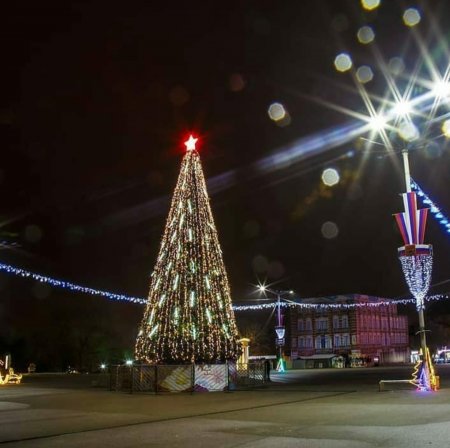 Ёлки, световые панно, скульптуры и тысячи фонариков украсят Ессентуки к новому году