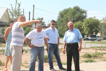 Общественники проверили качество благоустройства территорий в Будённовском районе