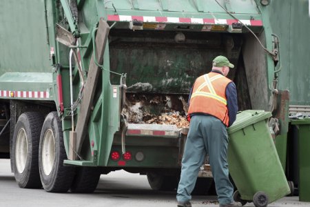 Больше 15 тысяч тонн мусора вывезли региональные операторы на Ставрополье в новогодние праздники