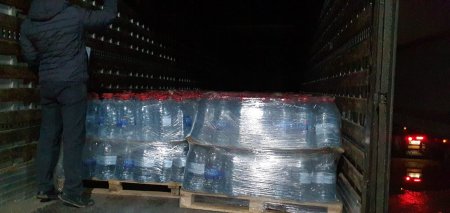 60 тонн бутилированной воды направила мэрия Махачкалы в Буйнакск
