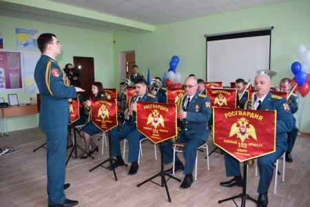 Оркестр Росгвардии выступил с концертом в дагестанском колледже гражданской обороны