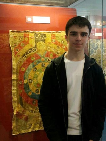 Блогер из Кайтагского района побывал на выставке Кайтагской вышивки в Санкт-Петербурге