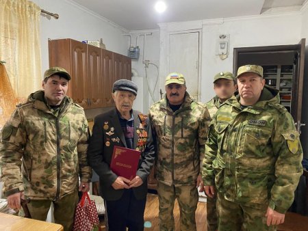 Акцию «С новым годом, ветеран!» поддержали росгвардейцы в Дагестане