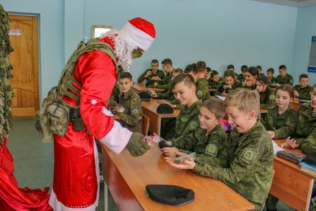 «Дед Мороз специального назначения» поздравил ставропольских кадет профильного класса Росгвардии
