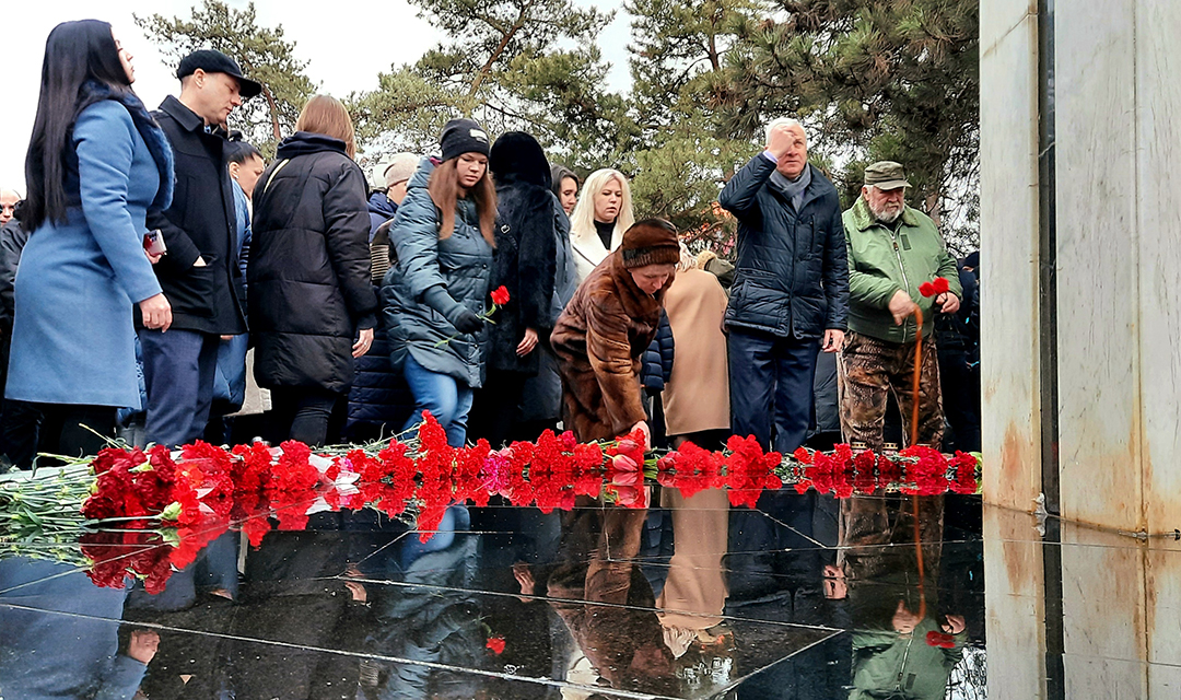 11 апреля 2001 год теракт. Возложение цветов. Памяти жертв терроризма.