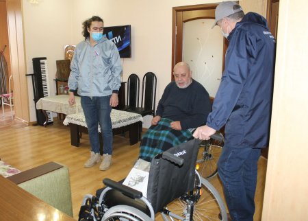 В Кабардино-Балкарии общественники вручили технические средства реабилитации инвалидам