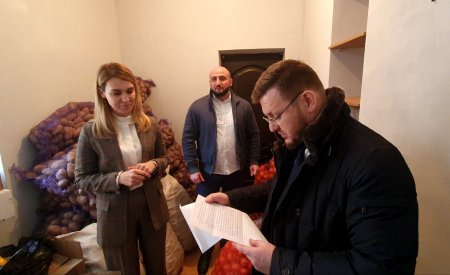 Салман Дадаев посетил пункт сбора гуманитарной помощи для жителей Донбасса