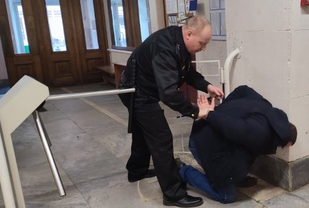 В Санкт-Петербурге охрана Минтранса отработала практику пресечения попыток незаконного проникновения на объекты