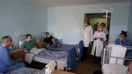 Ольга Тимофеева и Николай Лисинский навестили раненых в ставропольском госпитале