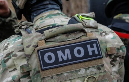 В Дагестане бойцы ОМОН задержали подозреваемых в хранении наркотиков