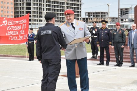 В Дагестане наградили росгвардейцев, вернувшихся с выполнения задач