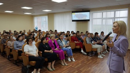 Ольга Тимофеева поделилась с луганскими учителями, как ориентировать детей в большом потоке информации
