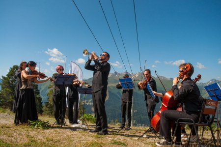 Концерт классической музыки под открытым небом впервые прошел на курорте «Архыз»