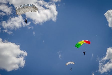 В Чите прошли традиционные соревнования по прыжкам на точность приземления и купольному пилотированию