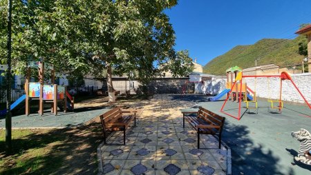 Три детские площадки, построенные по нацпроекту «Жилье и городская среда», торжественно открыли в Кайтагском районе