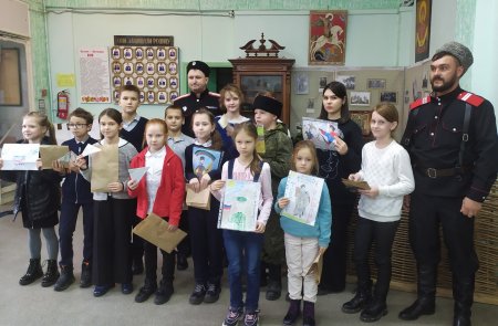 Казачата из Невинномысска передали свои рисунки военнослужащим батальона «Терек»