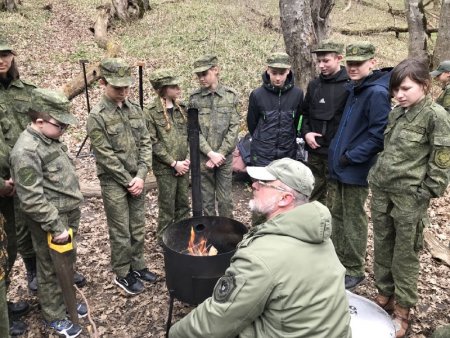 В Ставрополе для воспитанников учебно-патриотического клуба «ZVEЗДА» проведены занятия в Мамайском лесу