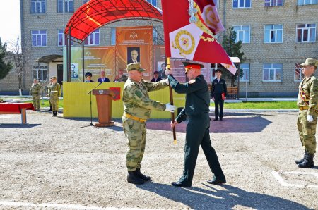Воинским частям махачкалинского соединения Росгвардии вручены Боевые знамена