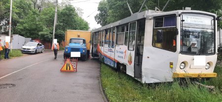 В Пятигорске трамвай сбил дорожного рабочего