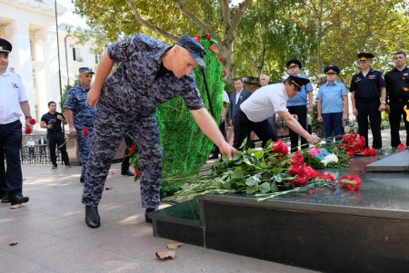 В Дагестане росгвардейцы почтили память коллег, погибших при исполнении служебного долга