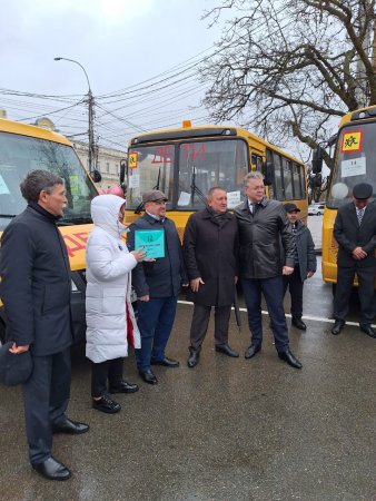 Губернатор Ставрополья передал Минераловодскому округу школьный автобус
