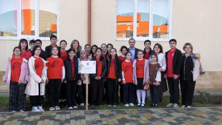Акция «Сад памяти» прошла в нескольких школах Дербента