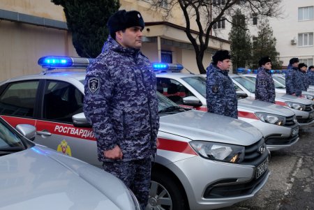В Дагестане росгвардейцам вручили ключи от новых служебных автомобилей