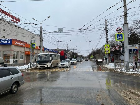 В Ставрополе женщина попала под колеса грузовика на пешеходном переходе