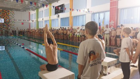 В Кисловодске прошли соревнования по плаванию среди школьников