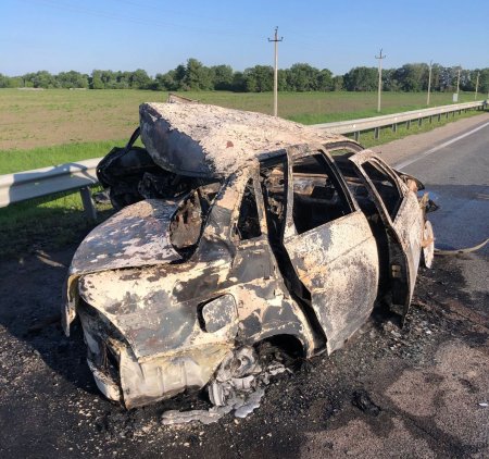 В Кабардино-Балкарии легковушка загорелась после столкновения с грузовиком